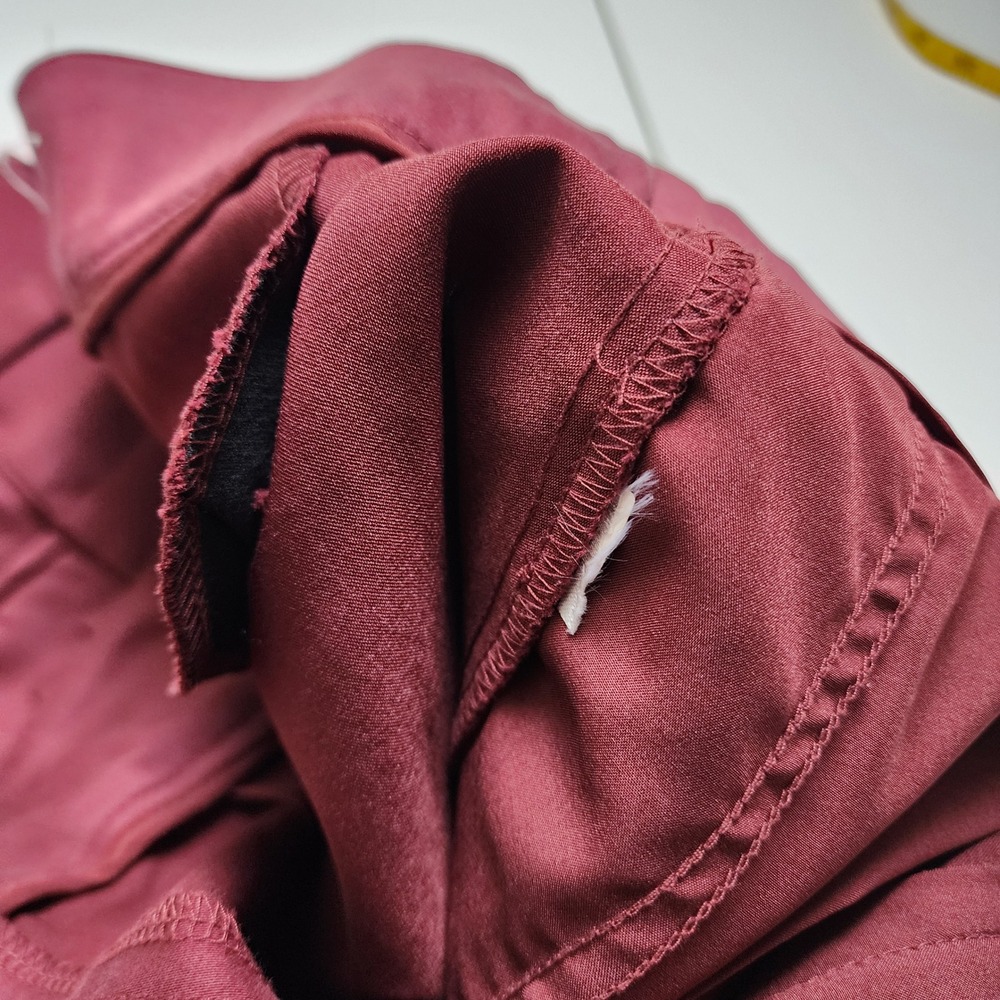 Chicos Womens Sateen Cargo Pants Size 12 Tall Black Currant High Rise Straight - Picture 9 of 14